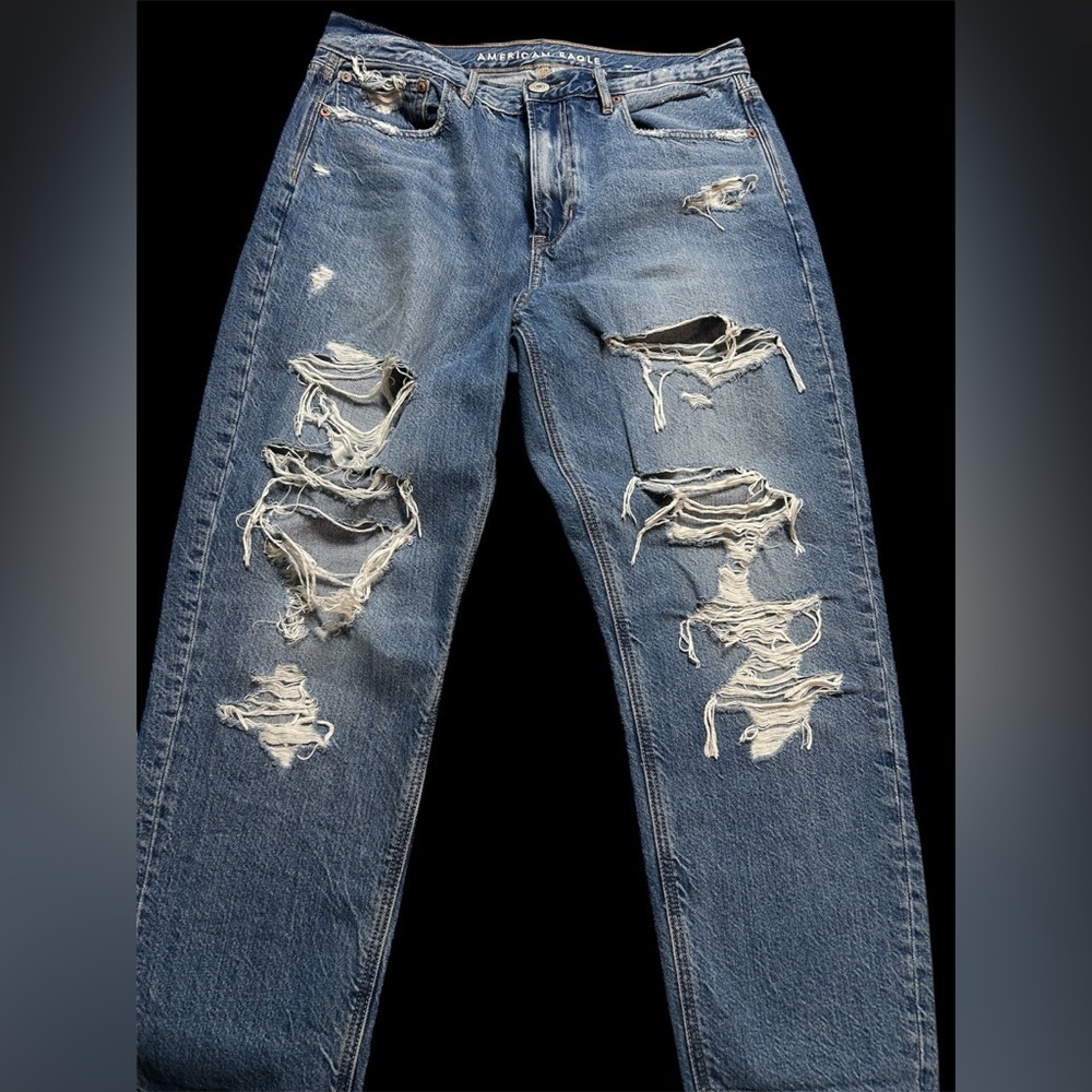 American Eagle Distressed Blue Jeans, Loosefit, EUC, size 8 short